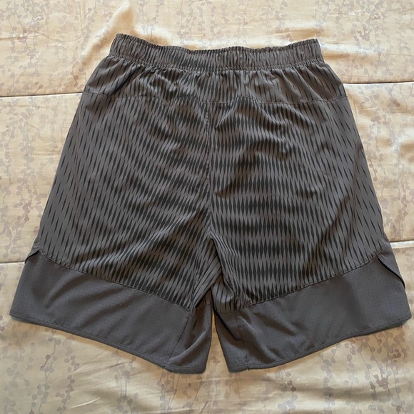 Mens gray Nike Shorts - Picture 3 of 3